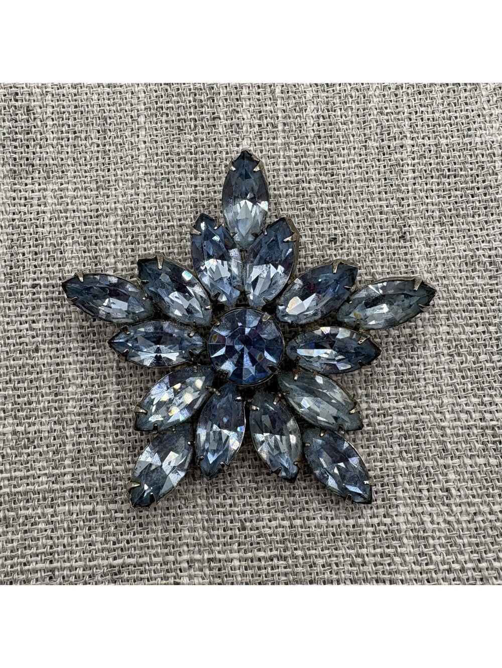 Vintage Weiss Blue Rhinestone Floral Brooch Silver Tone